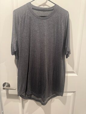 lululemon athletica Men's Heather Dark Gray Short-Sleeve Athletic Tee